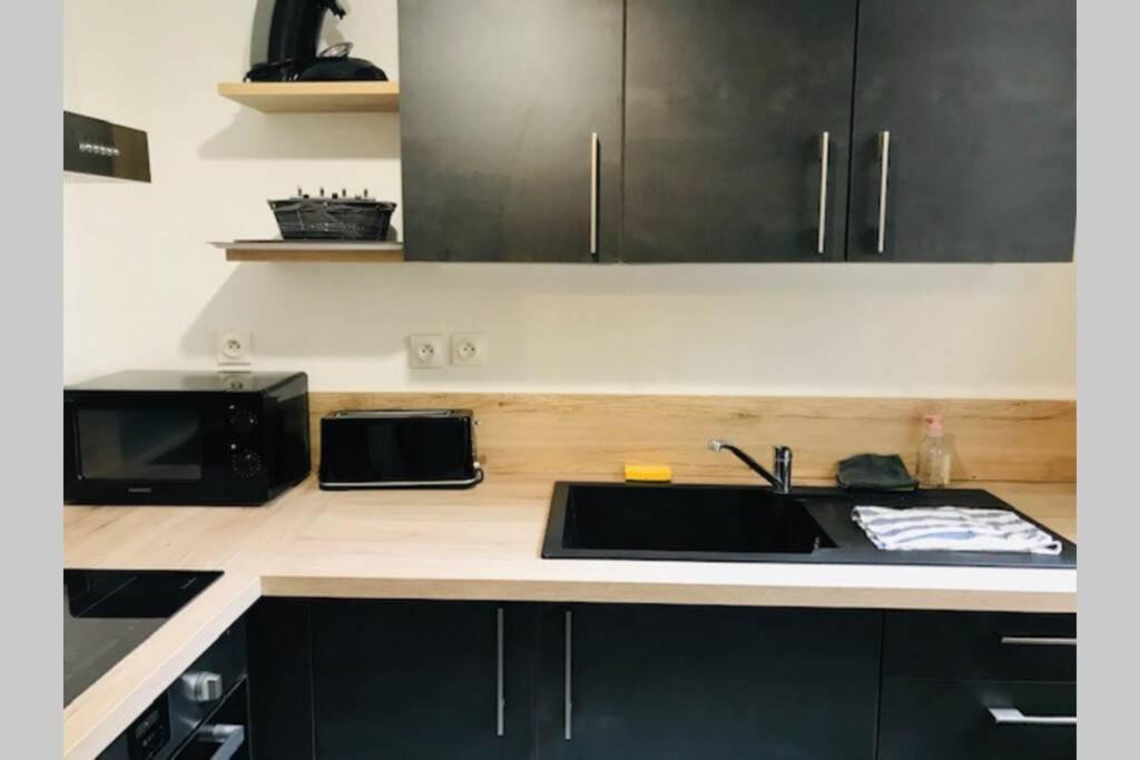 Au Coeur Du Vieux Bayeux, Logement De Charme Leilighet Eksteriør bilde